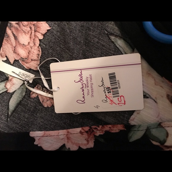 Runway Seven Floral Romper - Picture 3 of 3